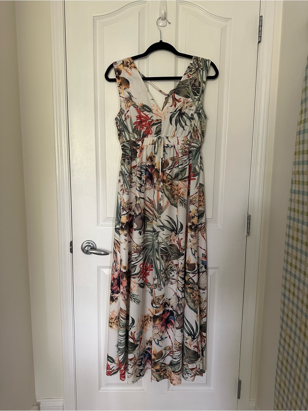 Light and breezy Maxi Dress with Tropical Floral Print